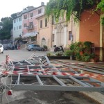 La struttura della pedana travolta dall'auto