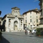 Spoleto, piace Piazza del Mercato senza auto