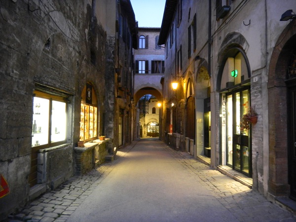 Foto del Giorno, via dei Duchi di Cesare Vallini