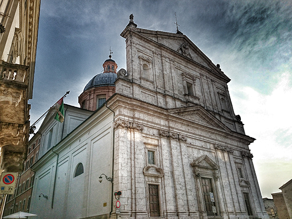 Spoleto, la chiesa di San Filippo è la foto del giorno di Roberto Mazzanti
