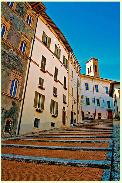 Spoleto, la foto del giorno è la scalinata del Duomo di Piero Errera