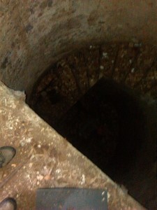 Il pericoloso pozzo scoperto di Villa Redenta