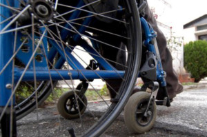 spoleto7giorni.it-disabile-stazione-ferroviaria-inaccessibile