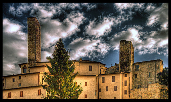 La foto del giorno sono le "Torri di Spoleto" di Piero Errera