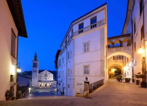 Spoleto, la foto del giorno è piazza Duomo di Sergio Grifoni