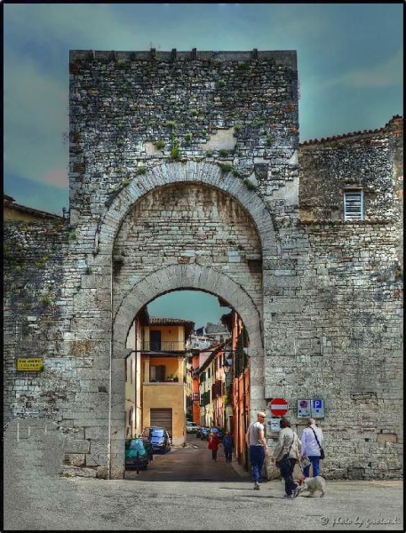 Spoleto, la foto del giorno è la Porta di Monterone di Giustino Rotondi