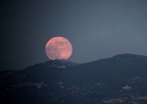 ITALY-SUPERMOON-FEATURE