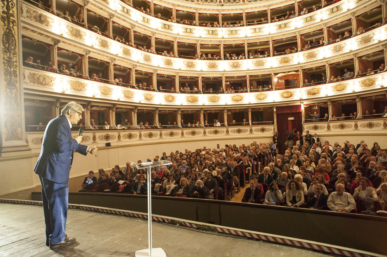 Vittorio Sgarbi al Teatro Nuovo di Spoleto