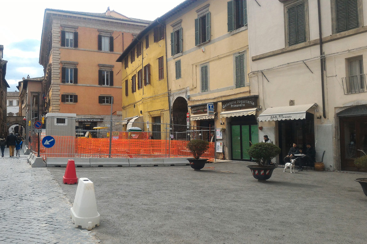 piazza-mercato-pavimentazione-provvissoria.jpg