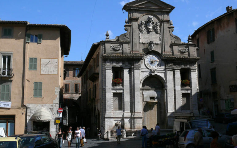 fontana-Piazza_del_Mercato,_Spoleto