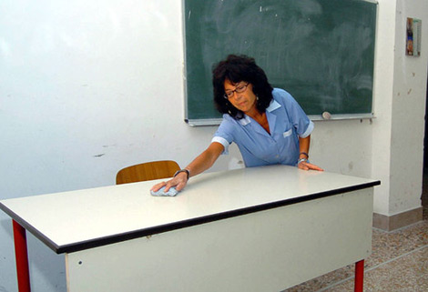 Il Comune non ha ancora pagato le bidelle